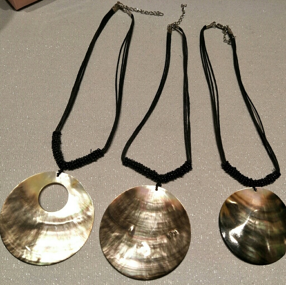 Sea shell necklace with black glass beads